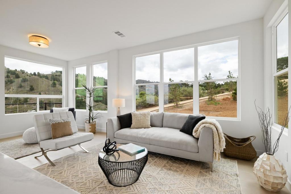 823 Fassler 823, Pacifica