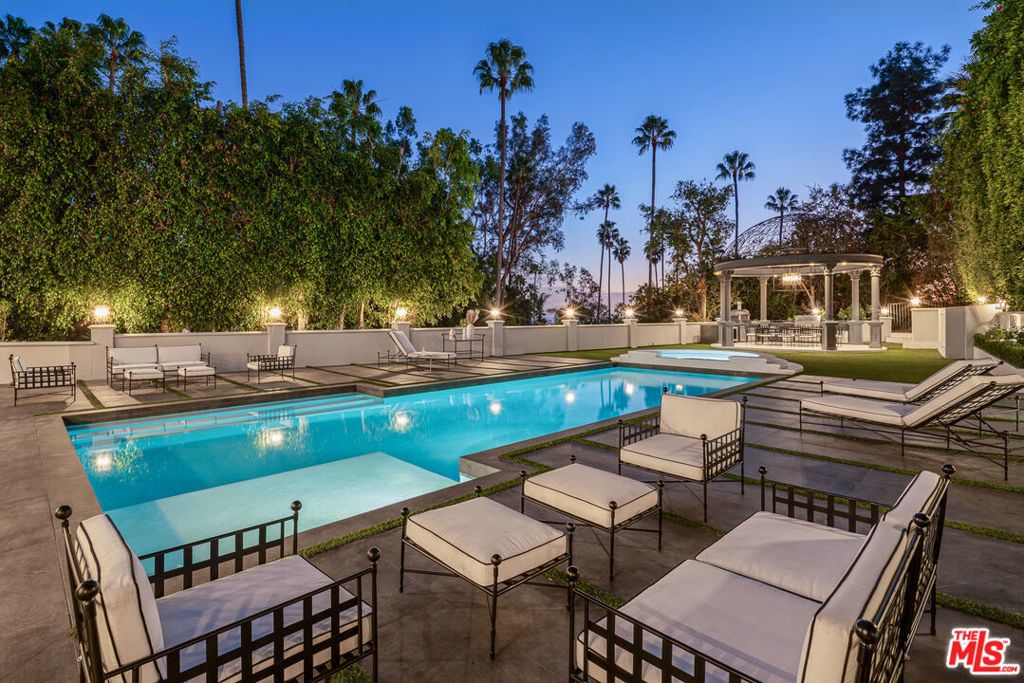 402 Doheny Road, Beverly Hills