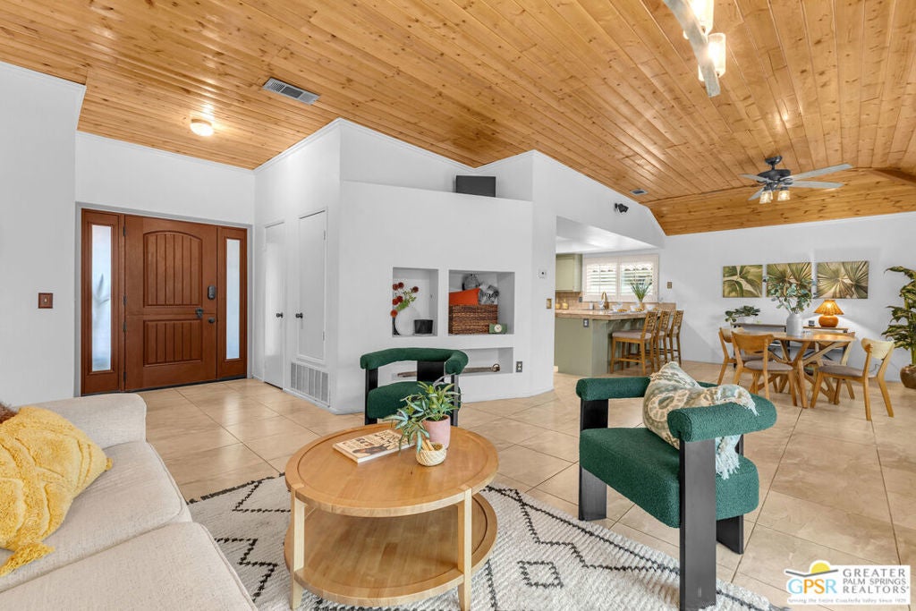 1425 E Luna Way, Palm Springs