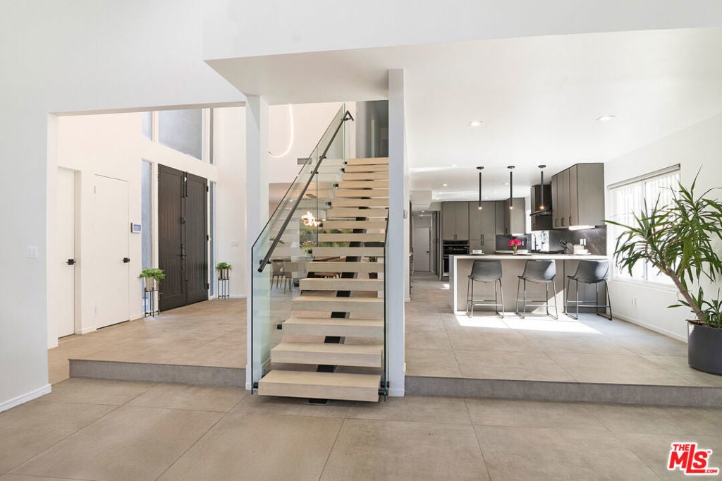 Photo of Listing #25606075