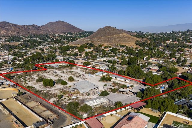 10702 Cypress, Riverside