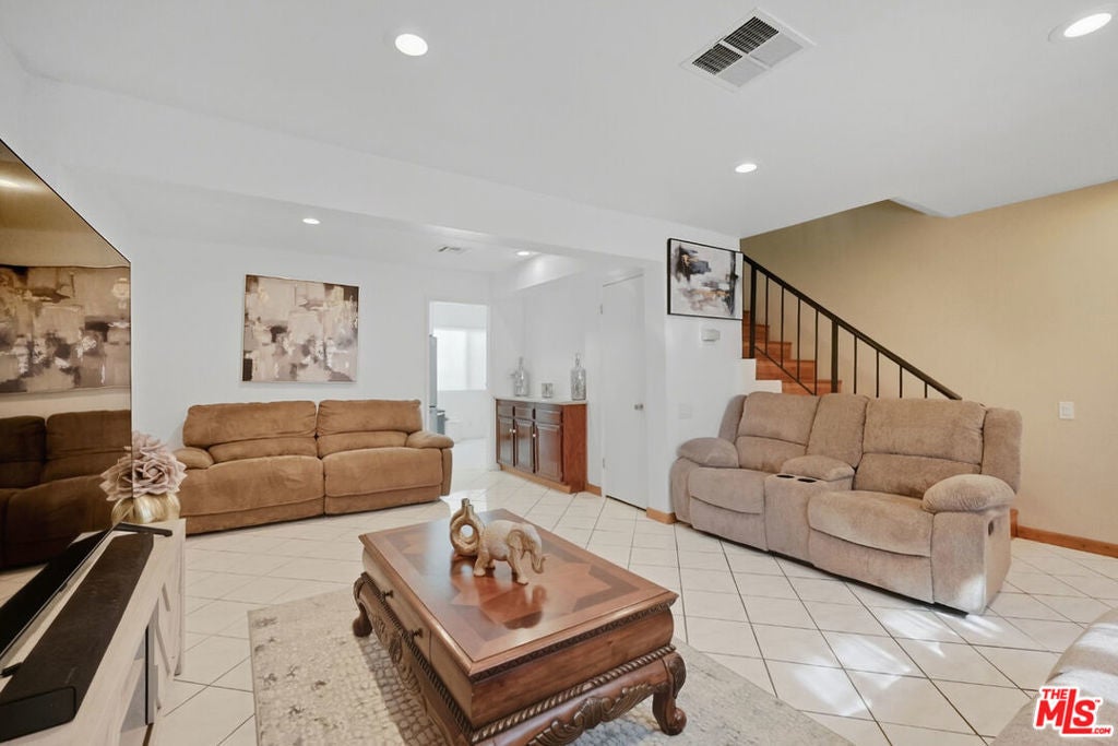 Photo of Listing #25606477