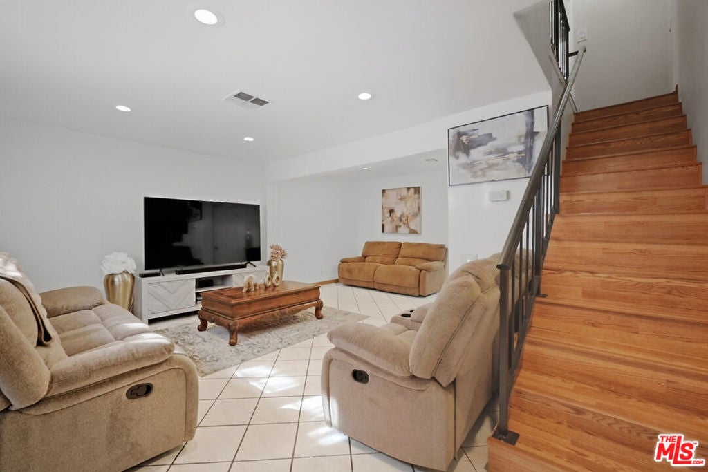 Photo of Listing #25606477