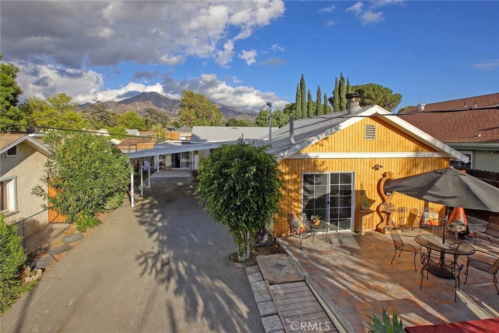 11034 Scoville Avenue, Sunland