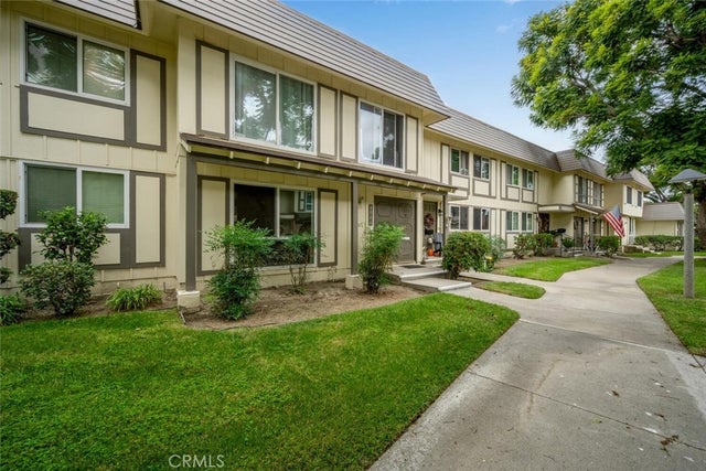 4046 Via Encinas, Cypress