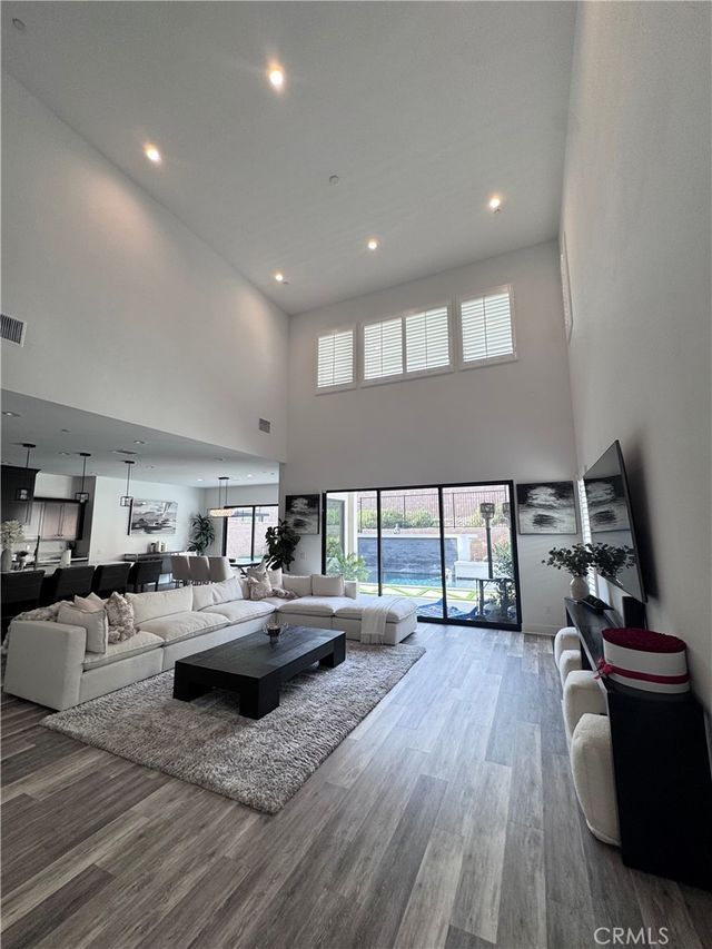 20551 W Hummingbird Court, Porter Ranch