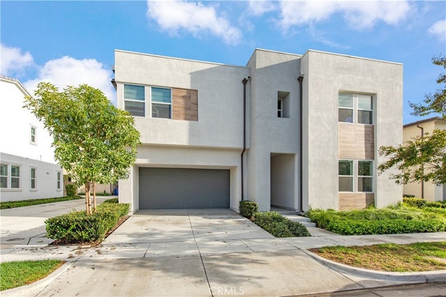 220 Holliston, Lake Forest