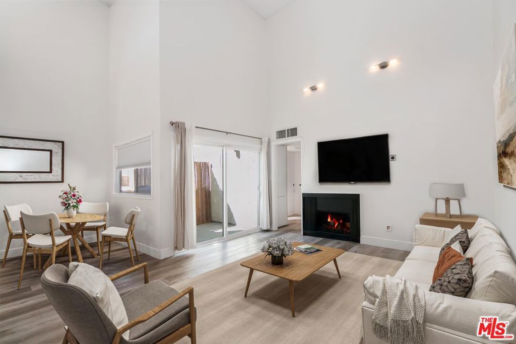 Photo of Listing #25607399