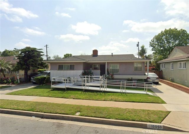 10950 Penney, Inglewood