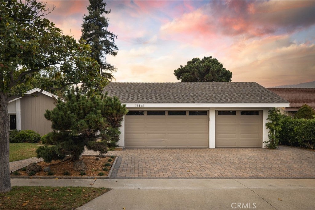 17841 Lucero, Tustin