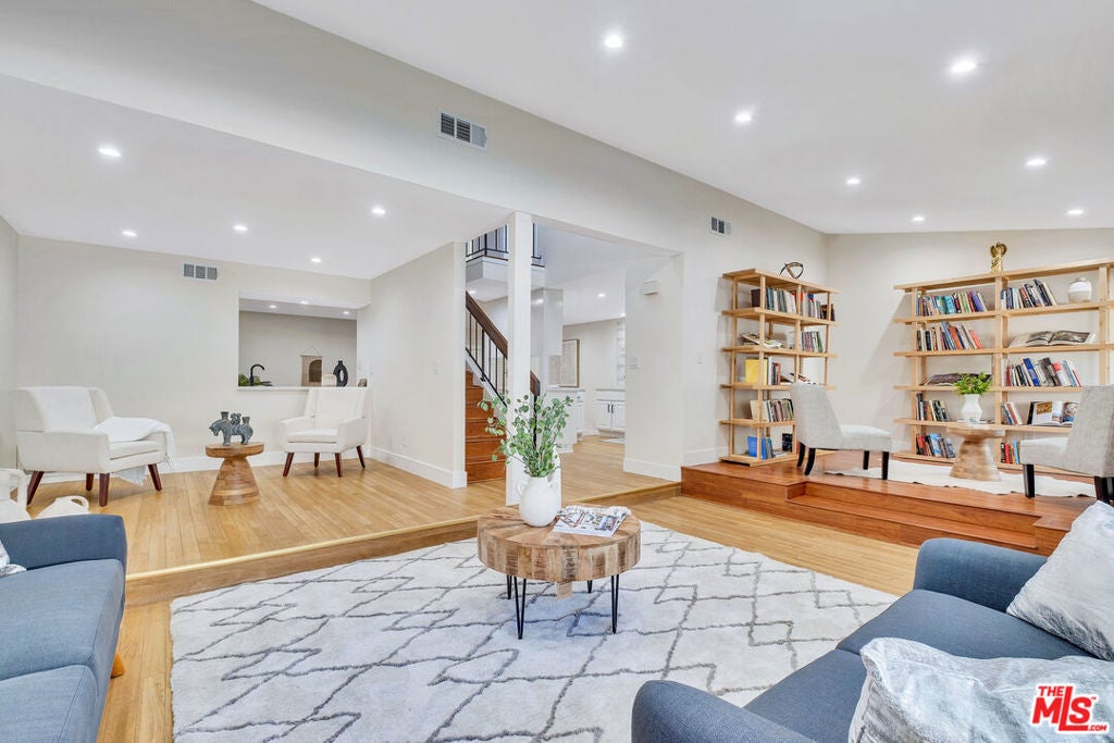 10210 Larwin Avenue # 2, Chatsworth