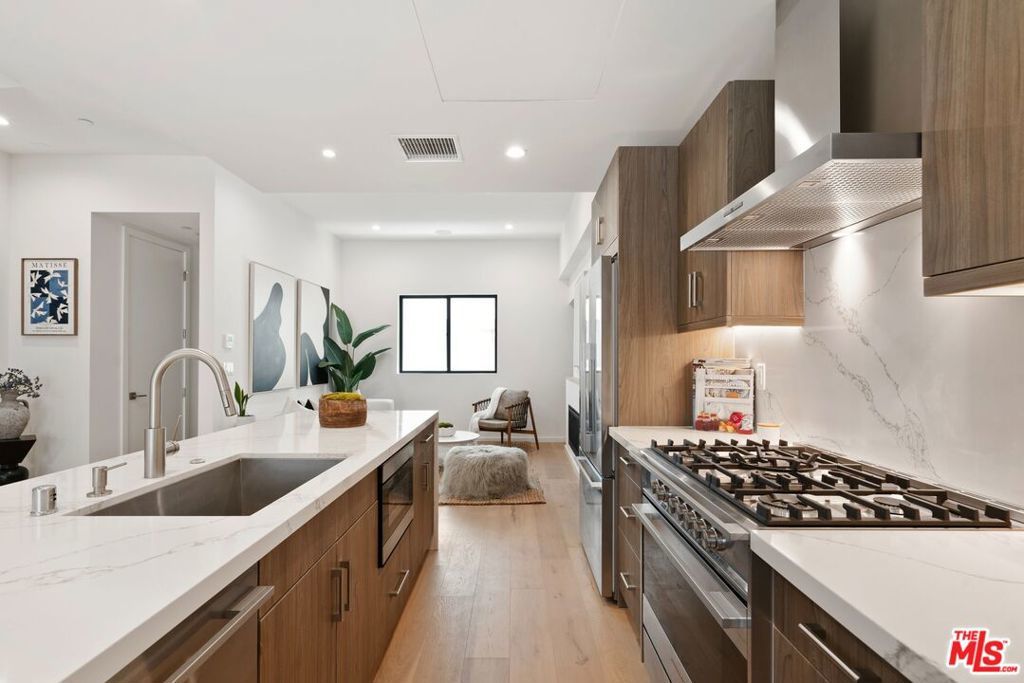 Photo of Listing #25606235