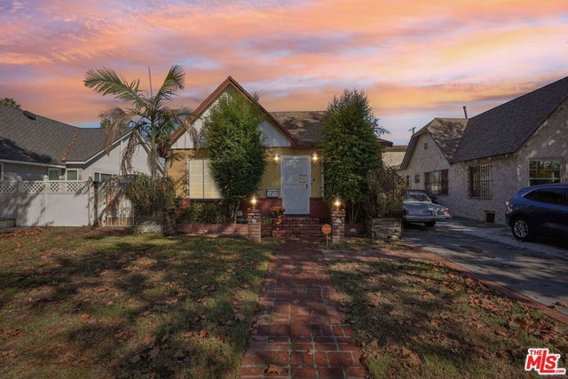 2037 W 64th Street, Los Angeles