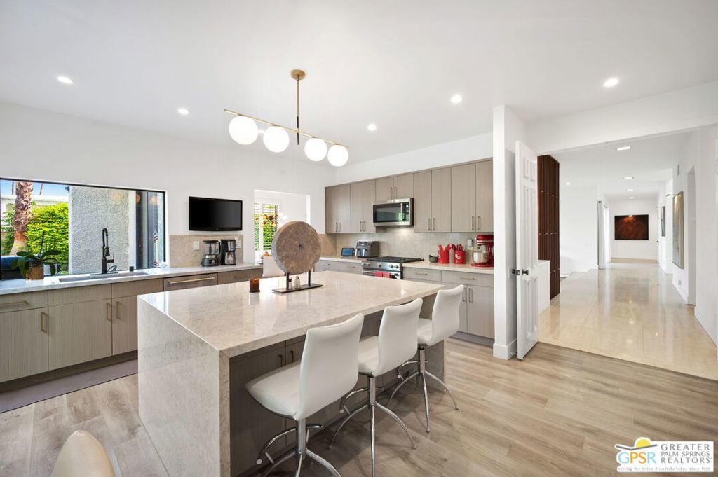 Photo of Listing #25607813PS