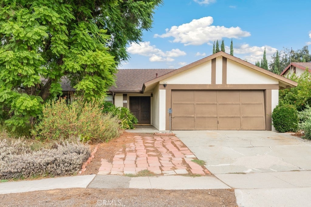 Photo of Listing #IV25241915