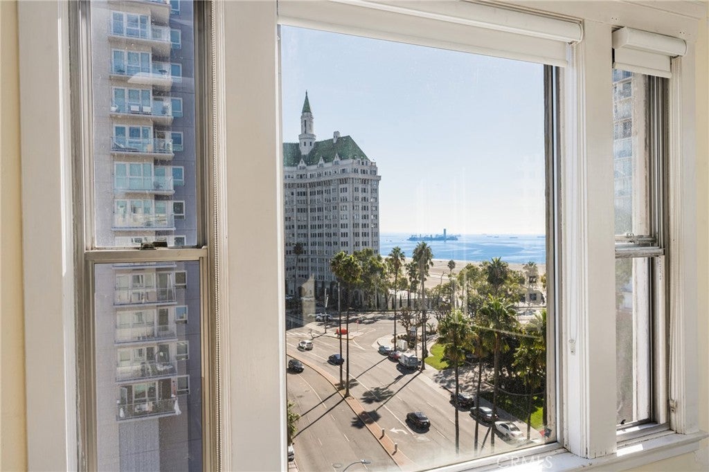 10 Atlantic, Long Beach