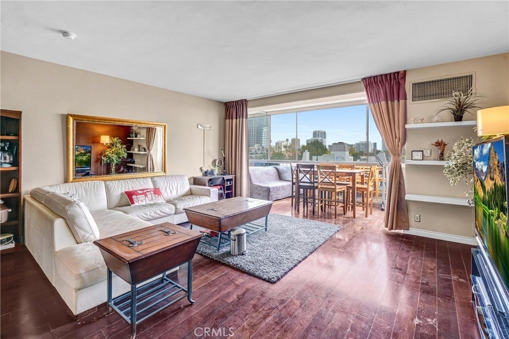 Photo of Listing #WS25242500