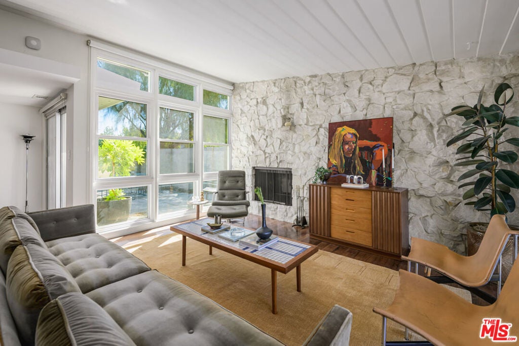 Photo of Listing #25603943