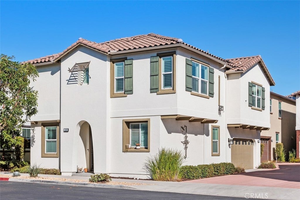 Photo of Listing #IV25242389