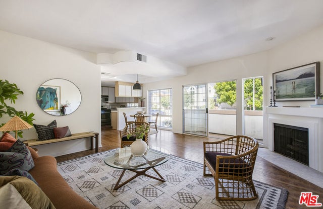 11110 Camarillo Street # 113, Toluca Lake