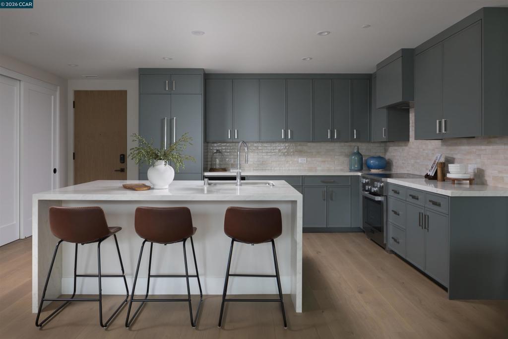 Photo of Listing #41115323