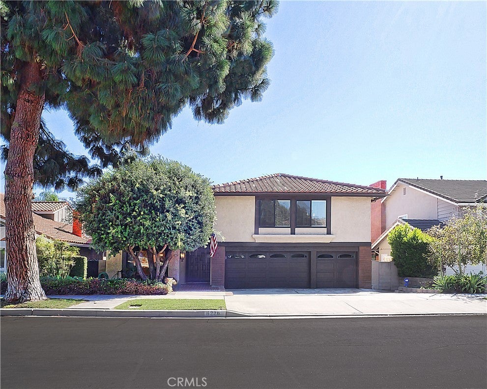 Photo of Listing #PV25236355