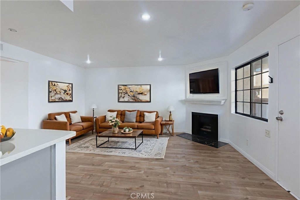 Photo of Listing #PW25243892