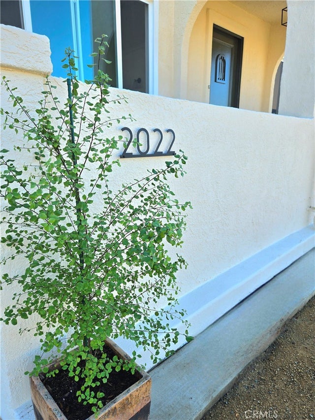 2022 W 75th Street, Los Angeles