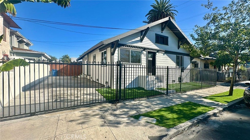 Photo of Listing #SB25243959