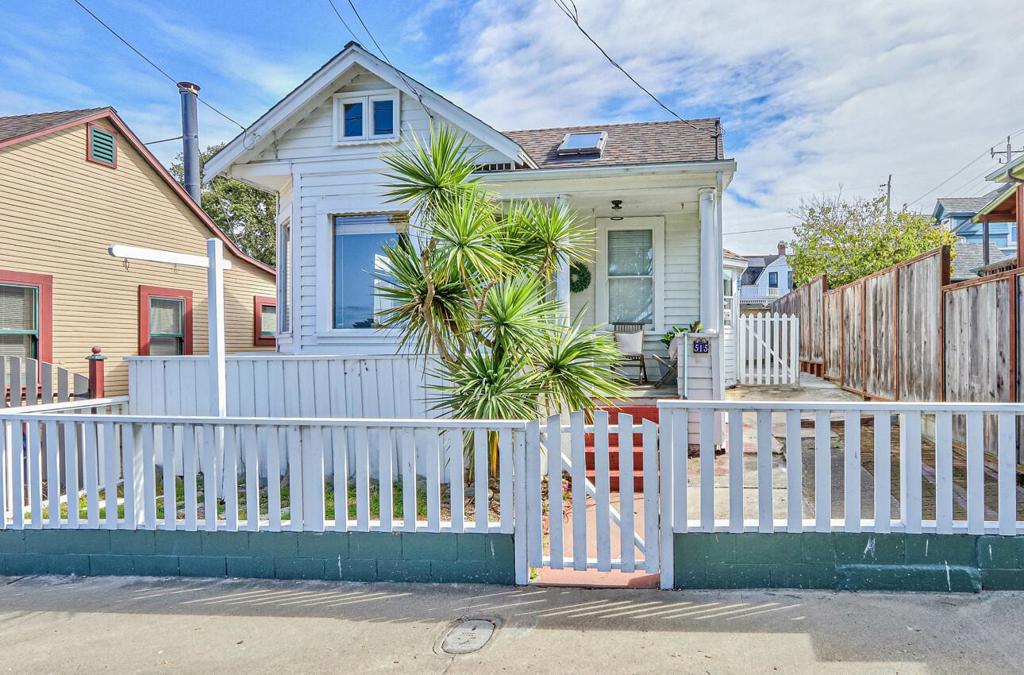 515 13th Street, Pacific Grove