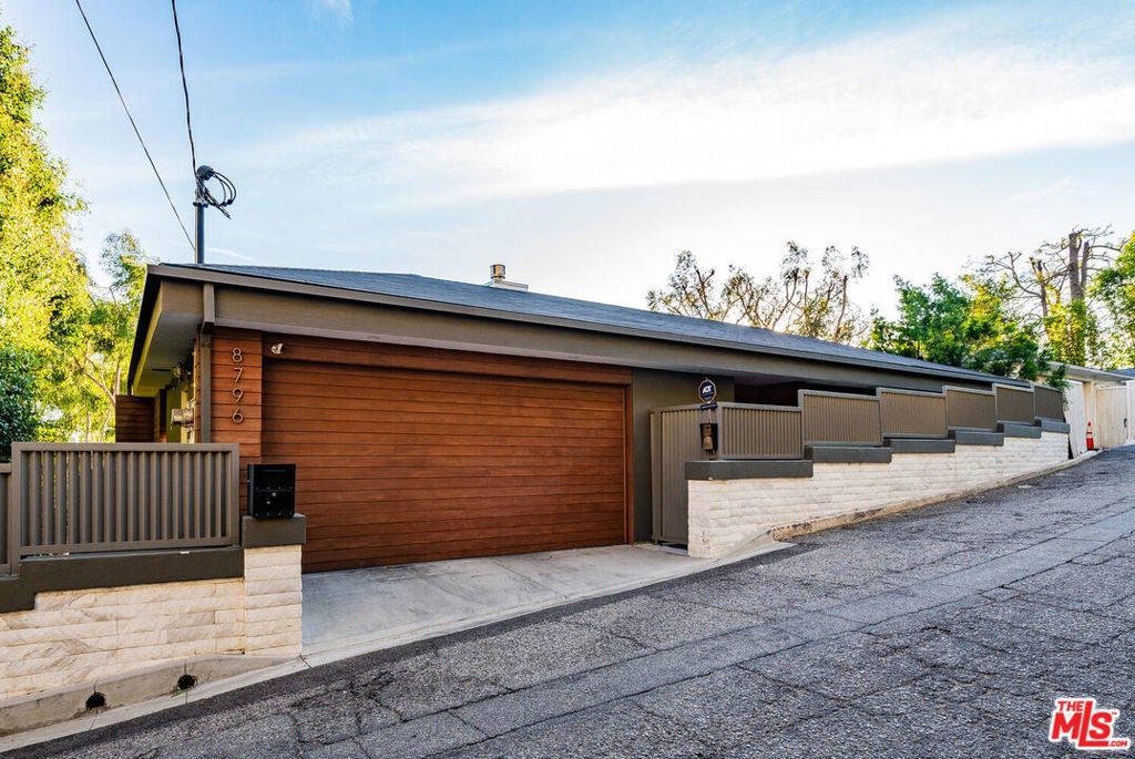 Photo of Listing #25608803