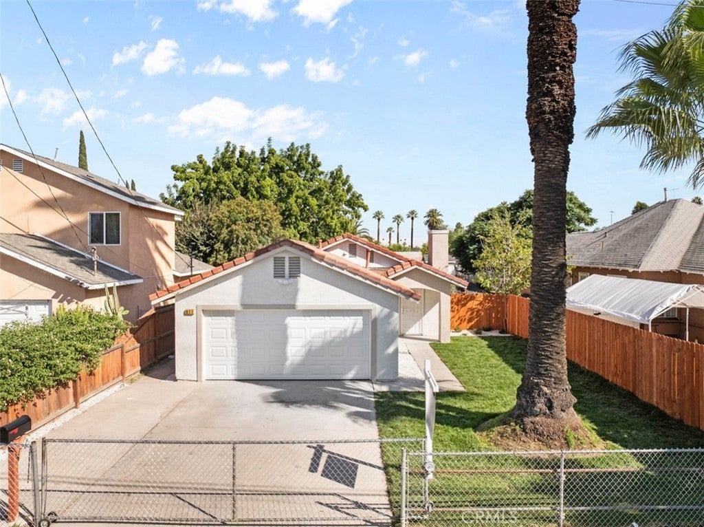 Photo of Listing #IV25244290