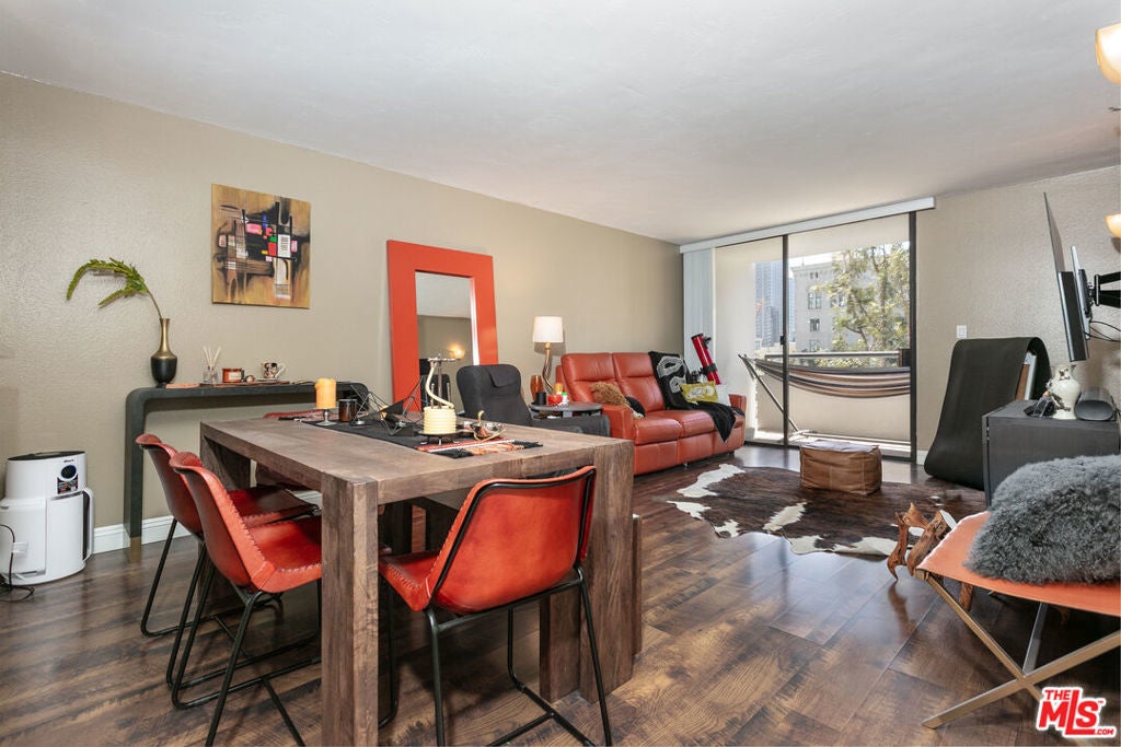 Photo of Listing #25609395