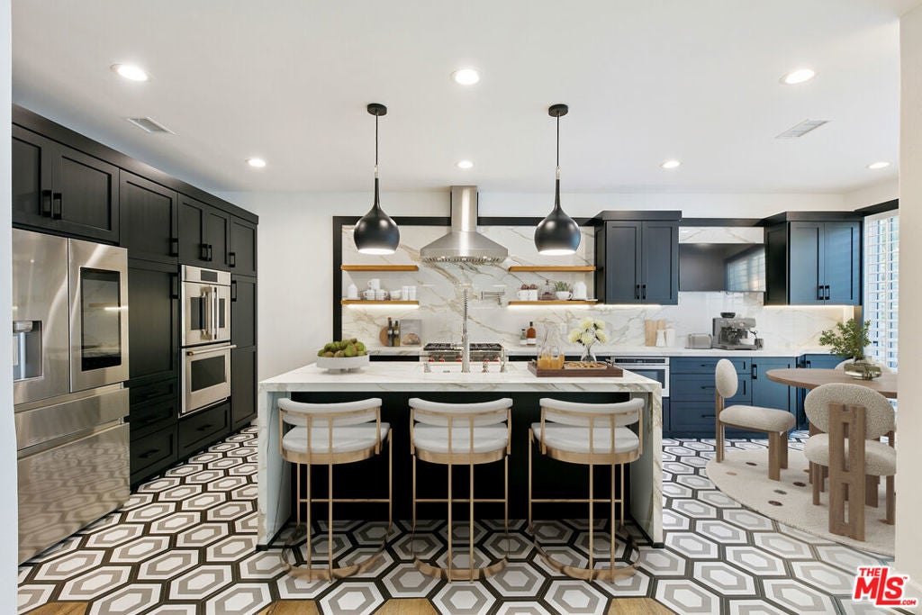 Photo of Listing #25608859