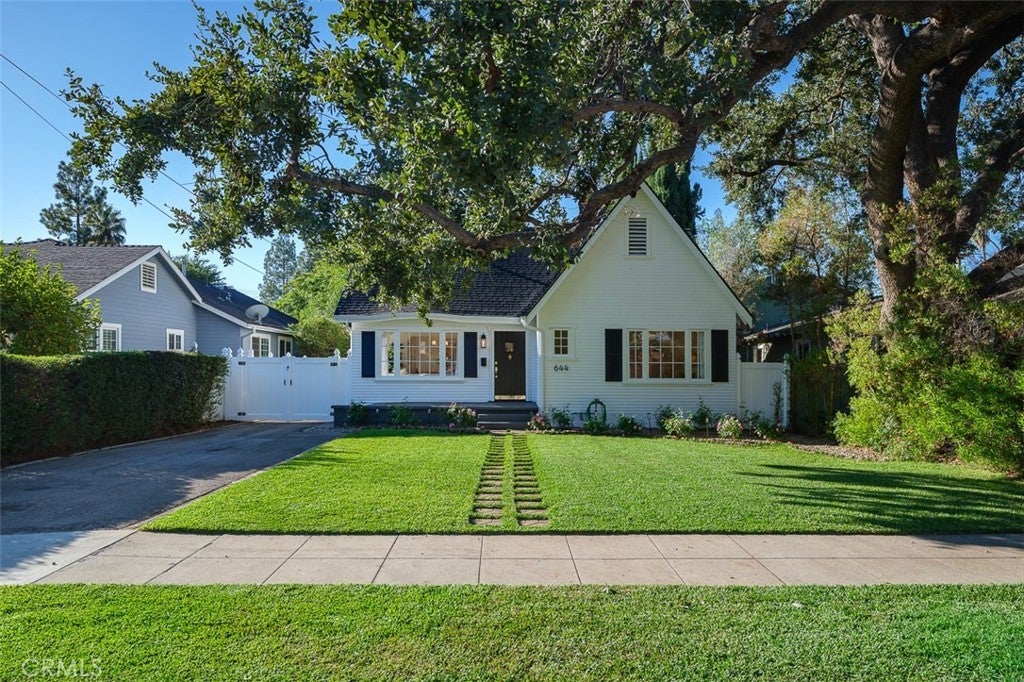 644 Colorado, Monrovia