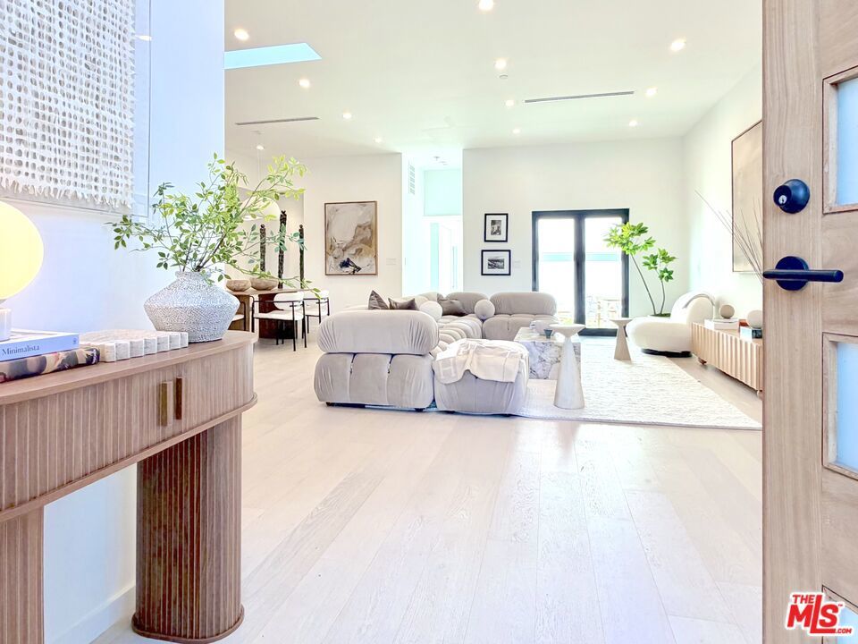 Photo of Listing #25609645