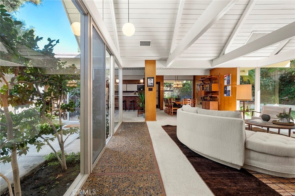 1074 Granada, Orange