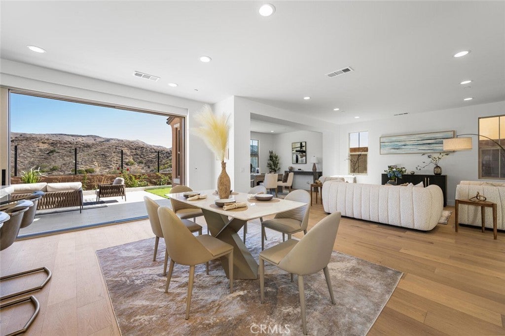 Photo of Listing #OC25233989