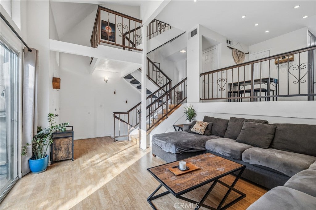 Photo of Listing #SR25243653