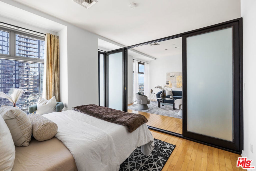 Photo of Listing #25609239