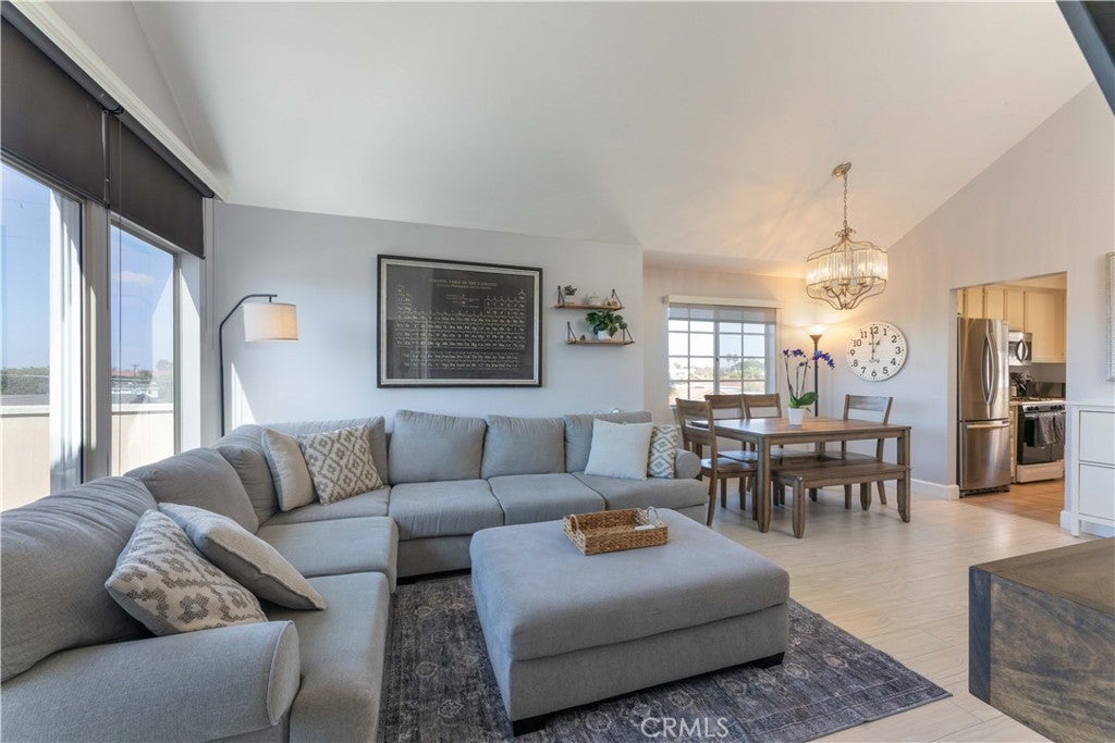 3845 Farquhar, Los Alamitos