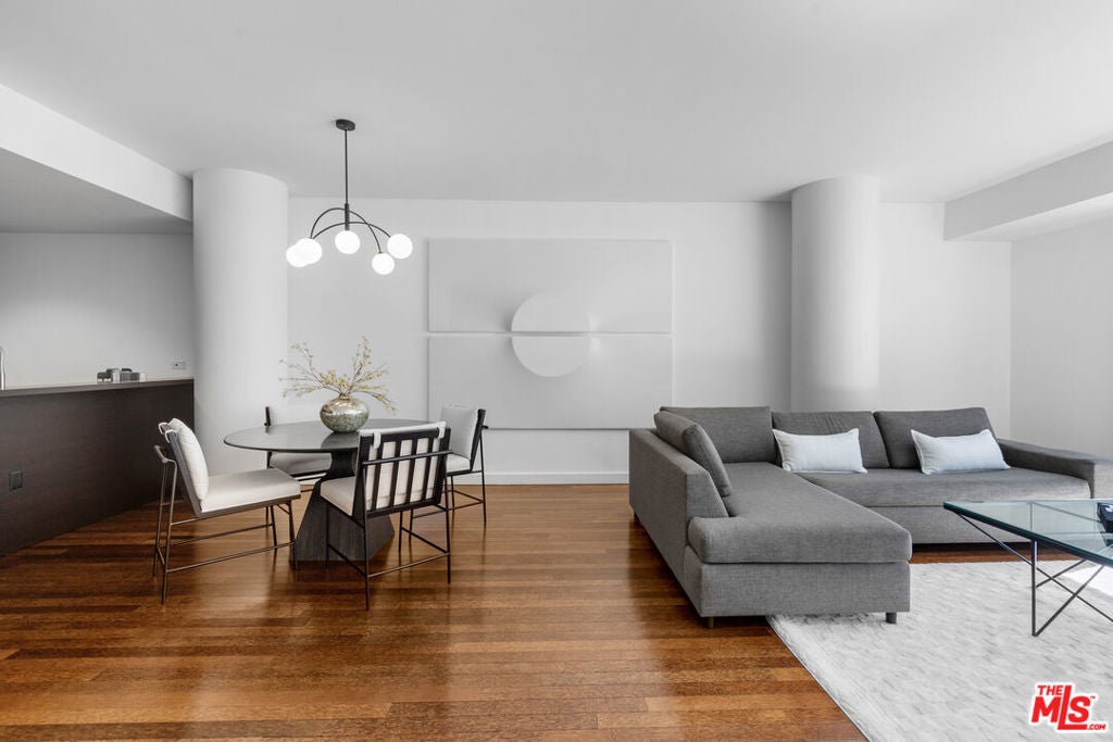 Photo of Listing #25610051