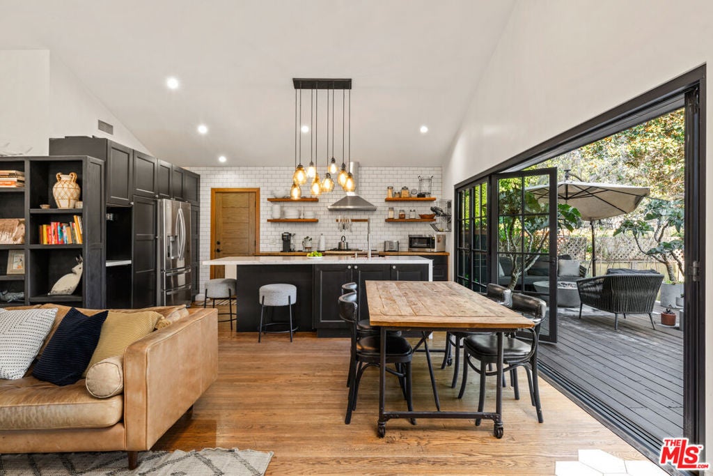 Photo of Listing #25599421