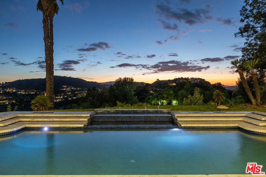 Photo of Listing #25609811