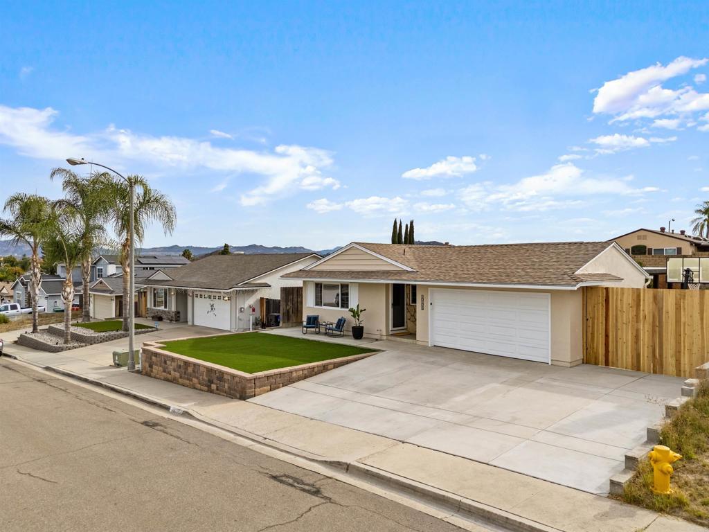 10121 Pinewood, Santee