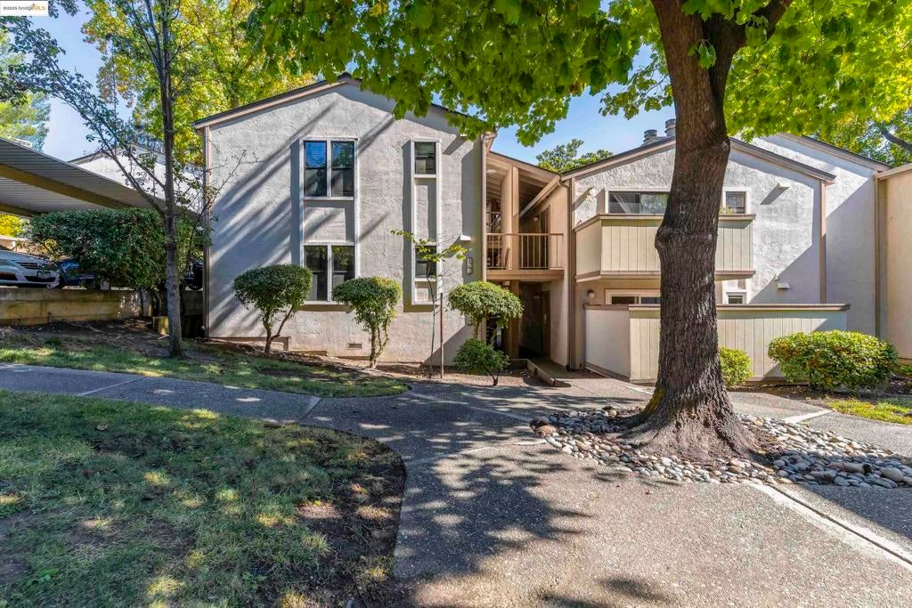 385 Camelback Rd # 27, Pleasant Hill