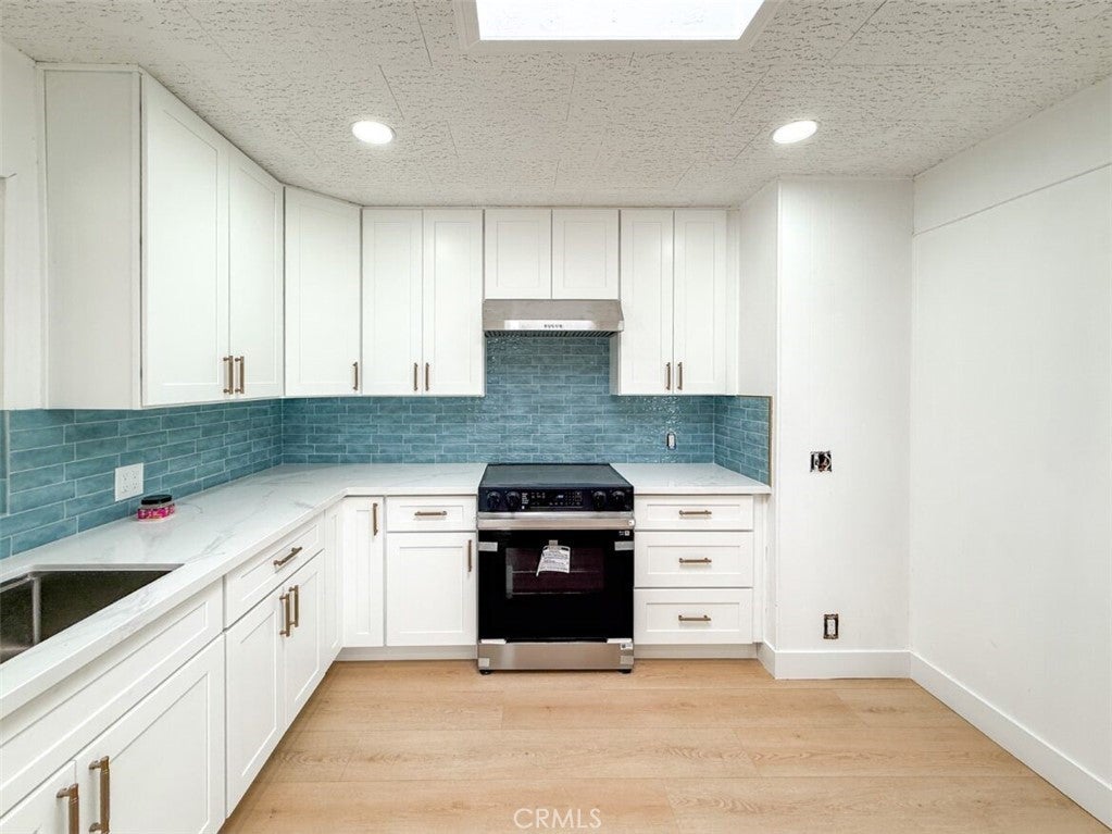 903 Santa Teresa, Hemet