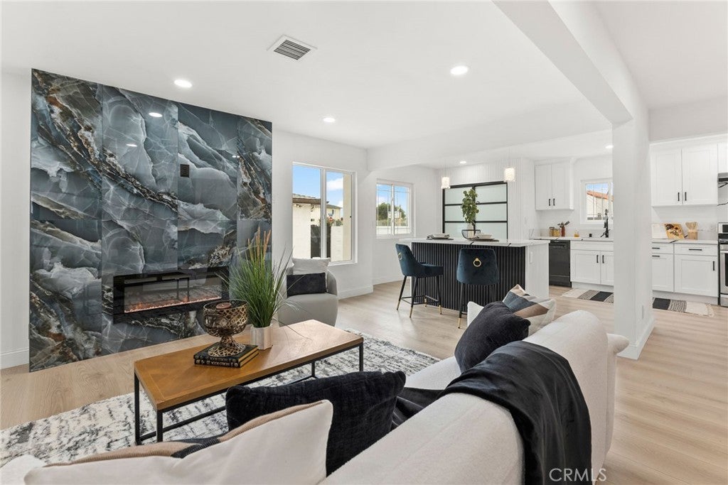 Photo of Listing #SR25246602