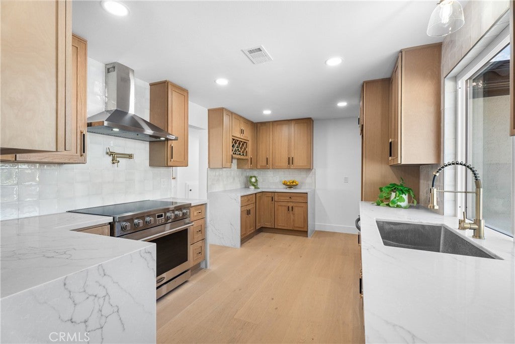 Photo of Listing #OC25246526