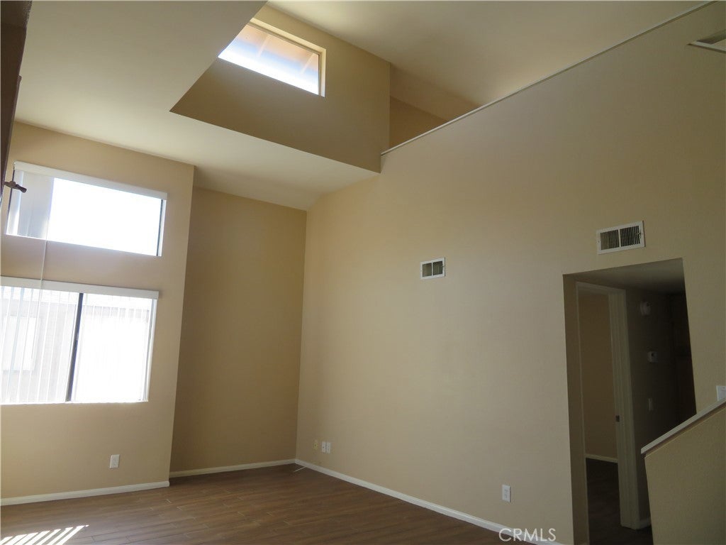 Photo of Listing #IV25245610